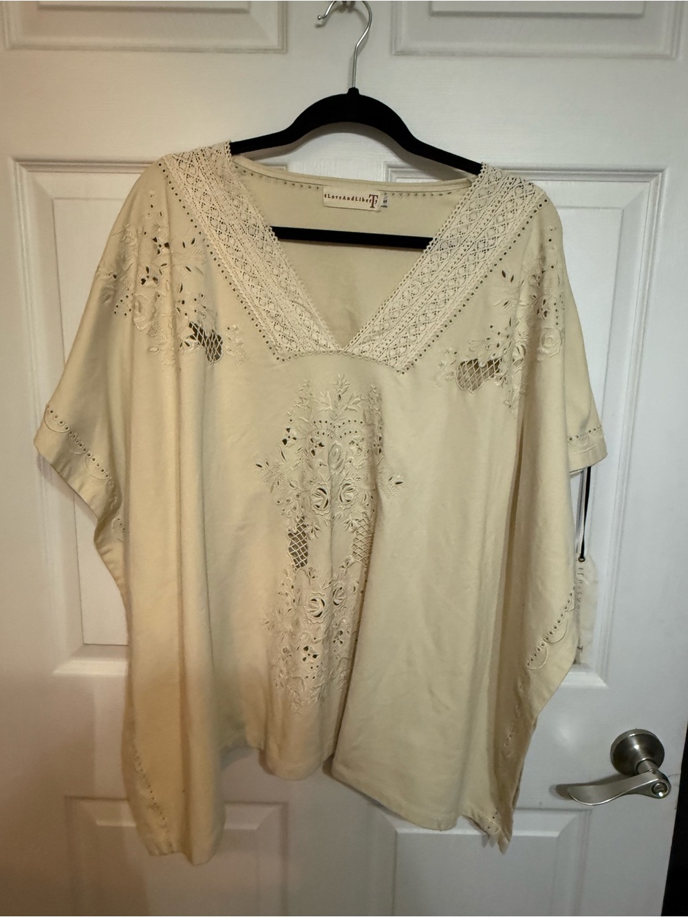 Johnny Was 4 Love and Liberty Cotton Cream Embroidered V-Neck Tunic Top